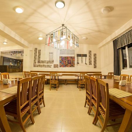 Hotel Deka กูเดาริ ภายนอก รูปภาพ