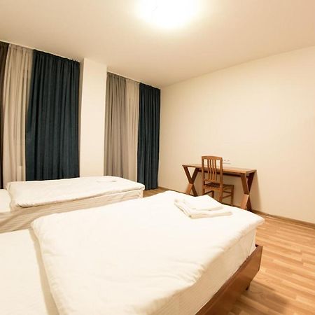Hotel Deka กูเดาริ ภายนอก รูปภาพ