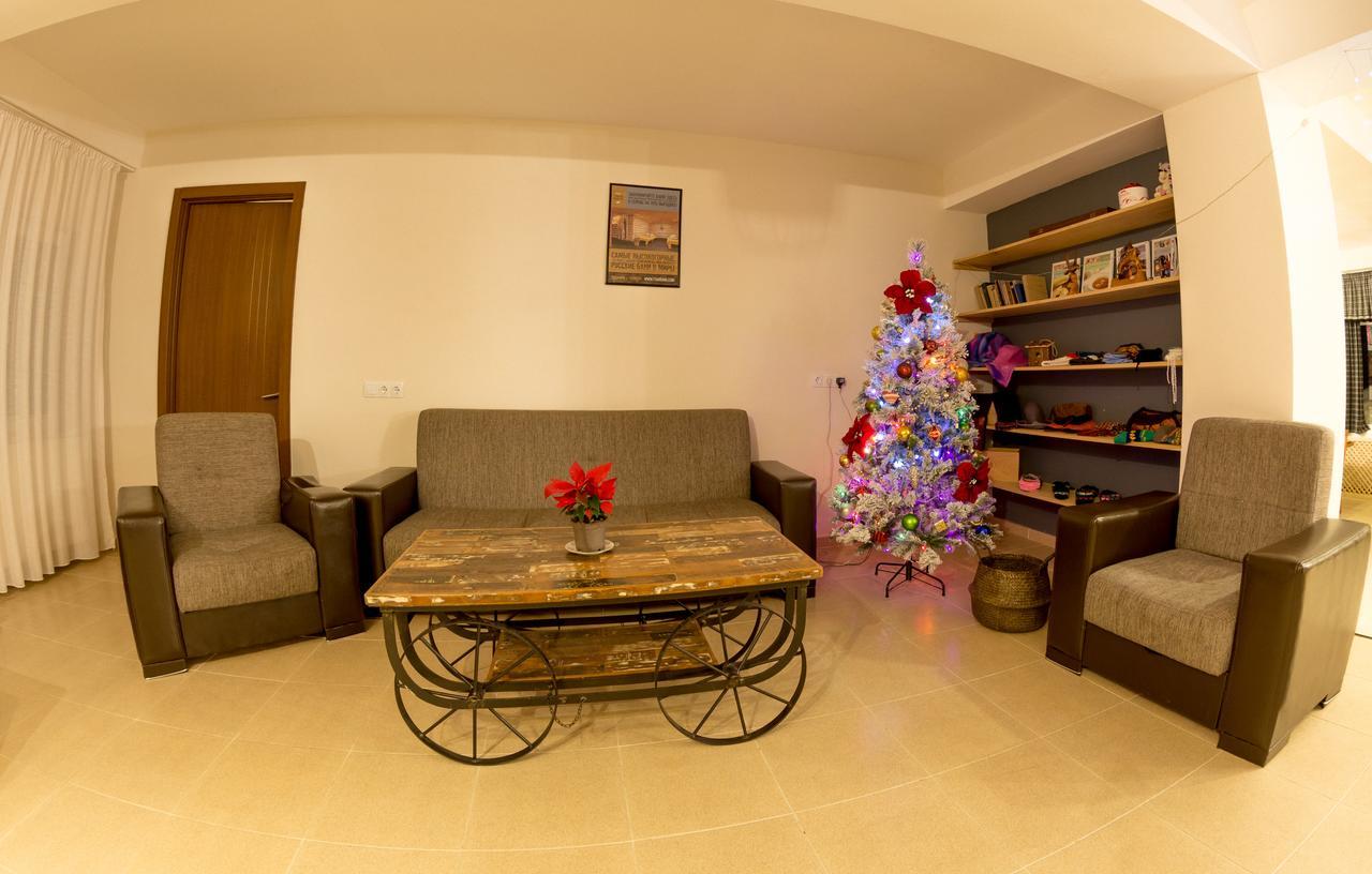 Hotel Deka กูเดาริ ภายนอก รูปภาพ
