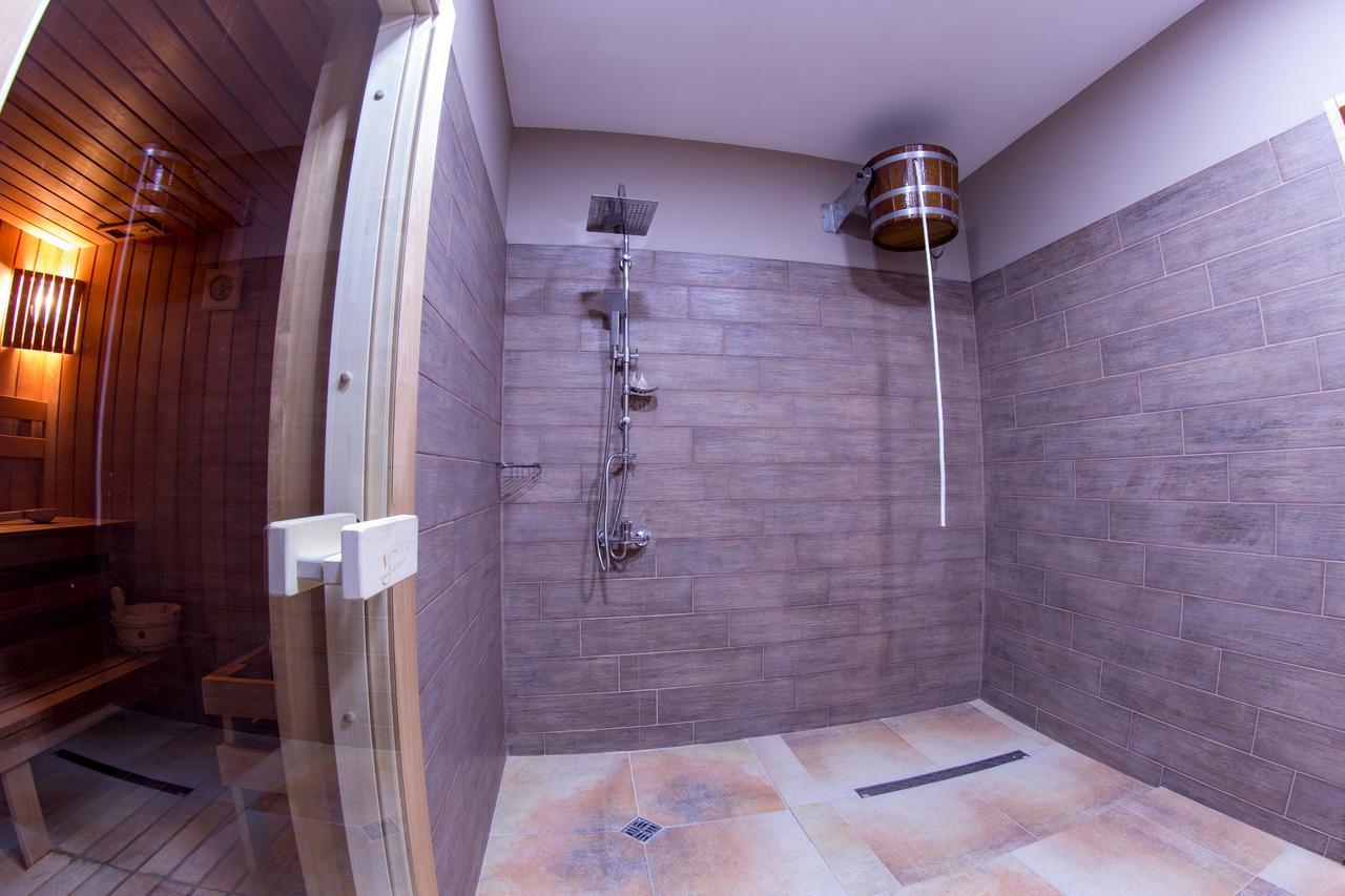 Hotel Deka กูเดาริ ภายนอก รูปภาพ