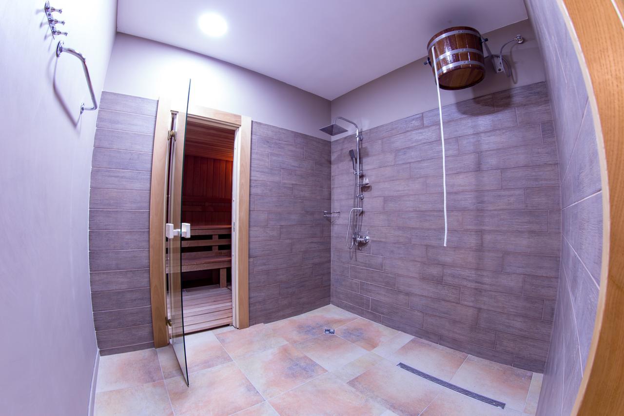 Hotel Deka กูเดาริ ภายนอก รูปภาพ