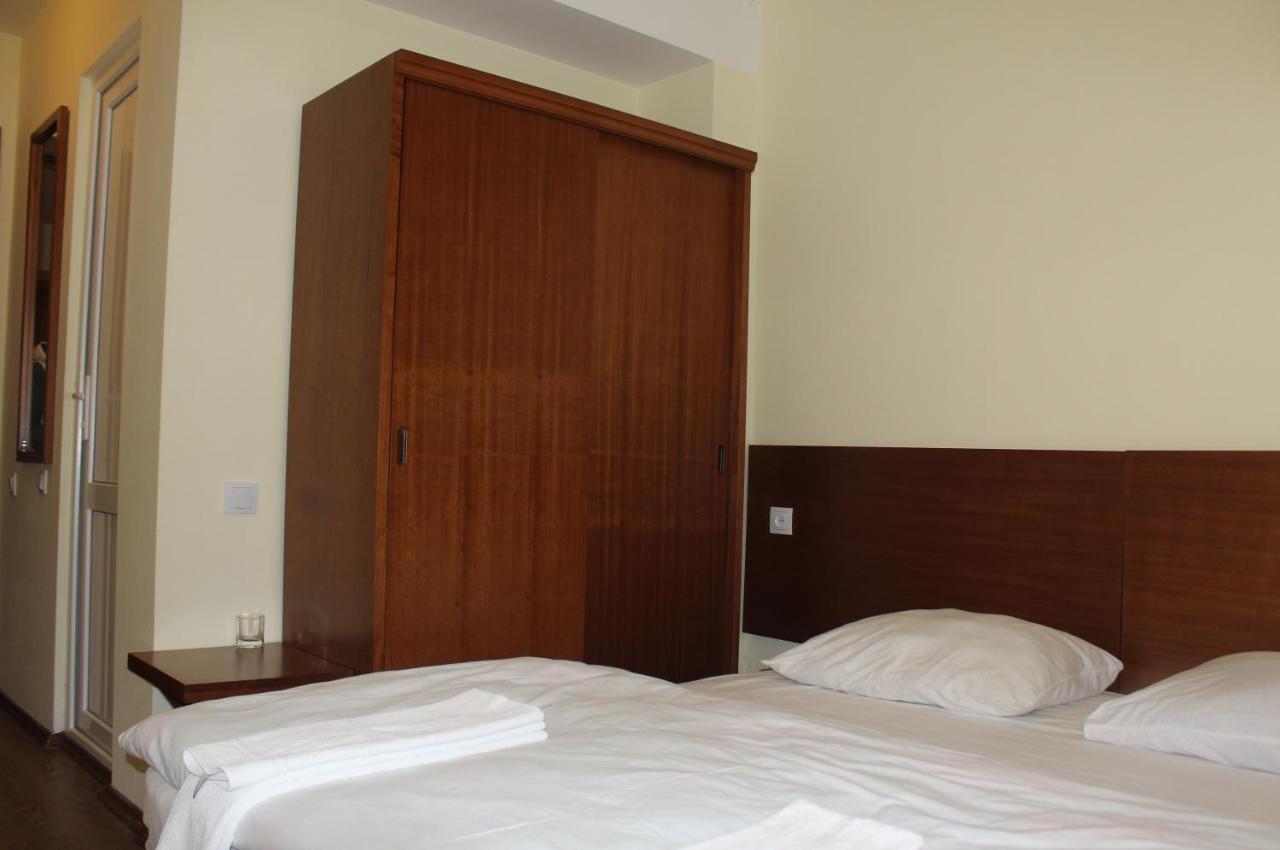 Hotel Deka กูเดาริ ภายนอก รูปภาพ