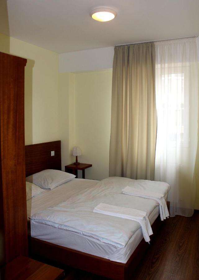 Hotel Deka กูเดาริ ภายนอก รูปภาพ