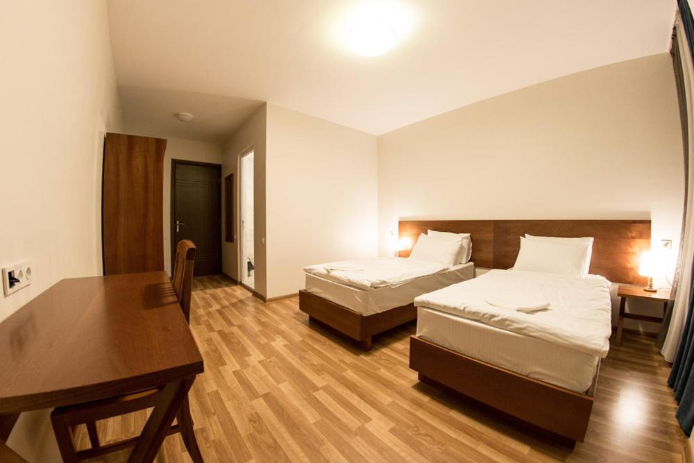Hotel Deka กูเดาริ ภายนอก รูปภาพ